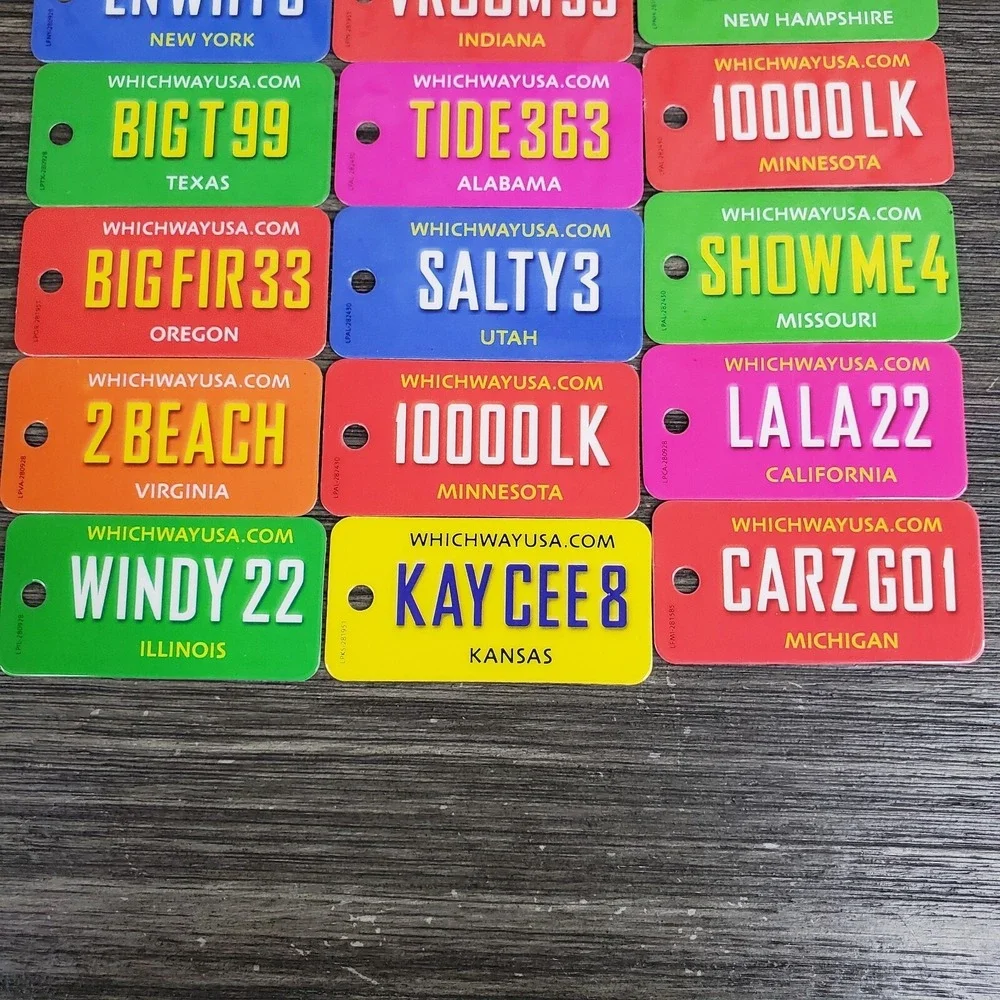 Lot Of 24 Plastic Tiny‎ United States Vanity Plates 2.5
